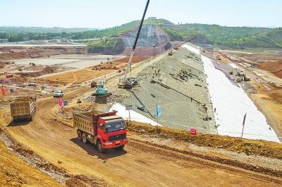 粉噴樁加土工合成材料加固軟土路基的構(gòu)想